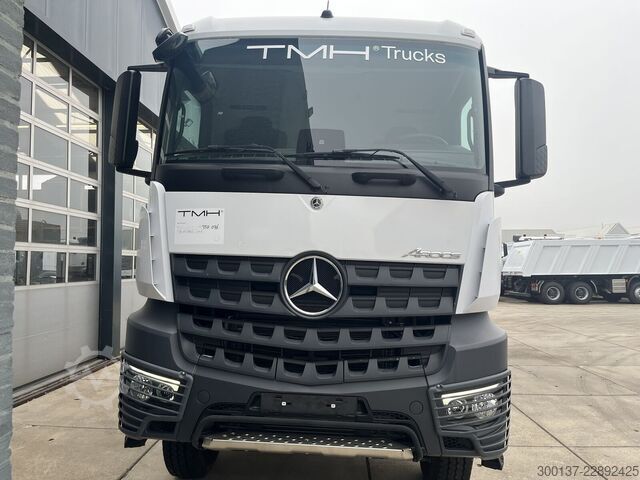 Tovornjak s cisterno Mercedes-Benz Arocs 4140 8x4 | Fuel Tank | Stock
