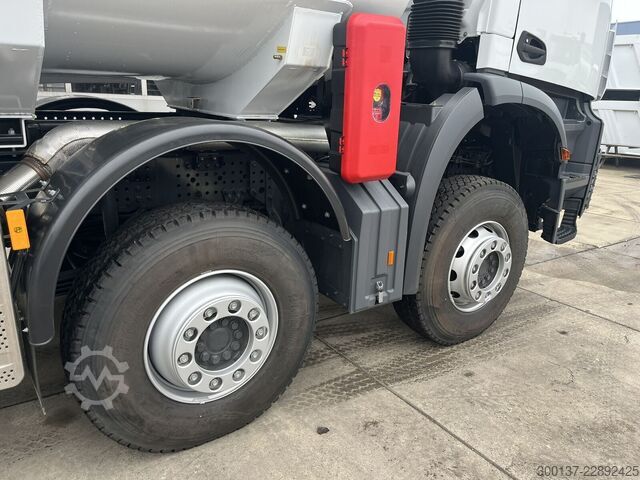 Tovornjak s cisterno Mercedes-Benz Arocs 4140 8x4 | Fuel Tank | Stock