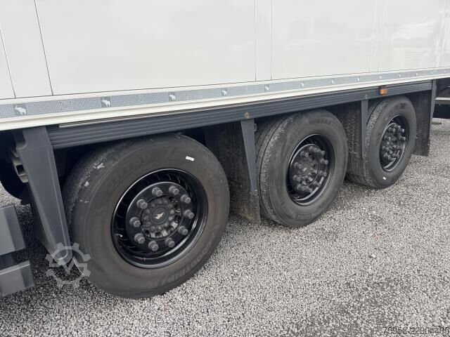 Gjysmë rimorkio frigoriferike Schmitz Cargobull SKO 24/L-14.7 FP 45 V7 Pharma Lang LKW Vector HE19