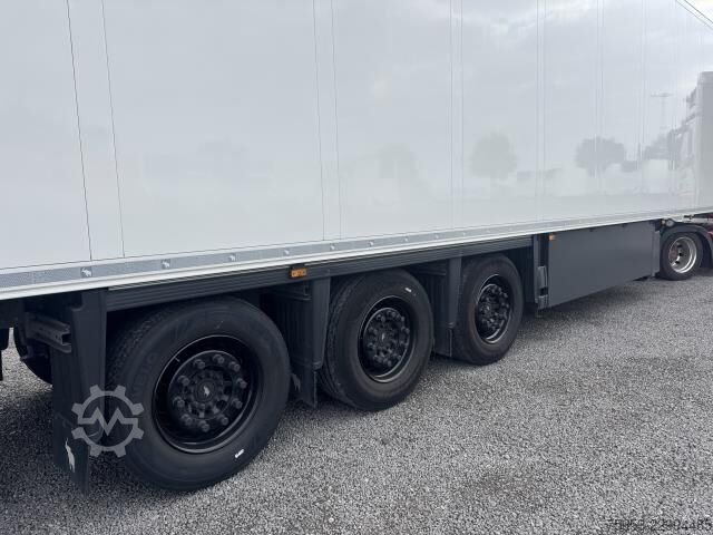 Gjysmë rimorkio frigoriferike Schmitz Cargobull SKO 24/L-14.7 FP 45 V7 Pharma Lang LKW Vector HE19