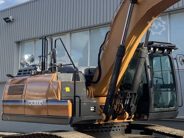 Crawler excavator CASE CX 300 D       2017