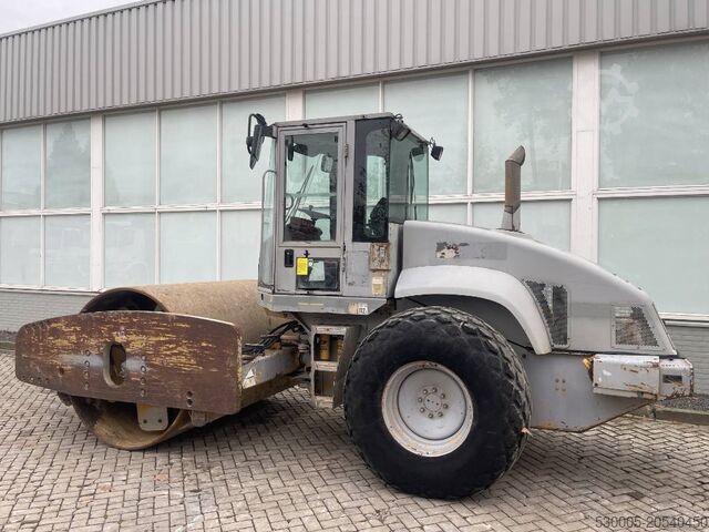 Single drum roller CAT CS 663 E