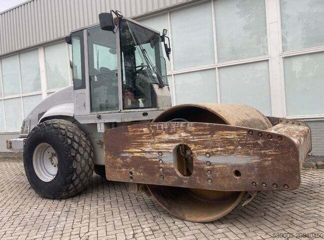 Single drum roller CAT CS 663 E