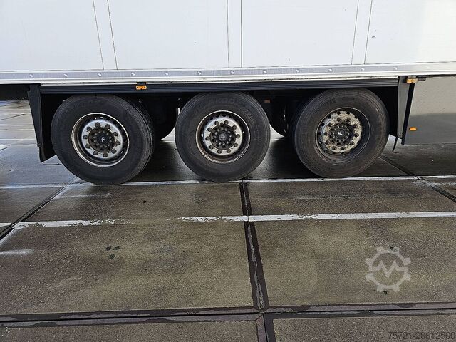 การขนส่งแช่เย็น/แช่แข็ง SCHMITZ N/A