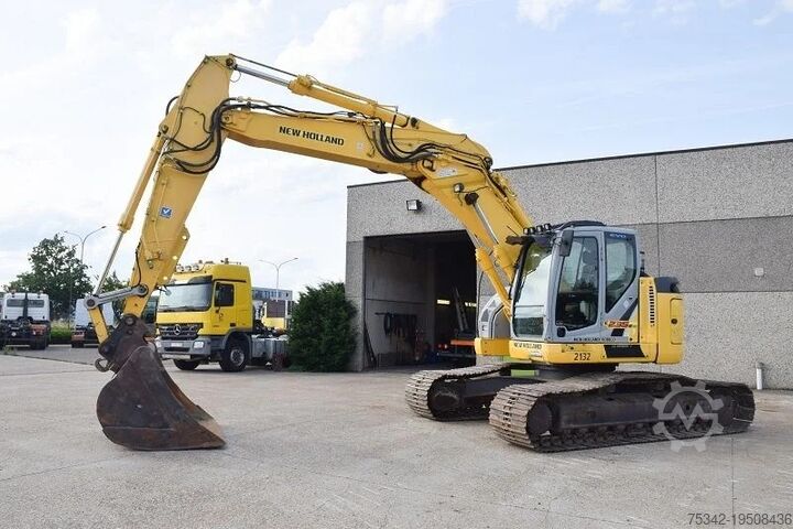 Rupsgraafmachine New Holland Kobelco E235B SR-LCT
