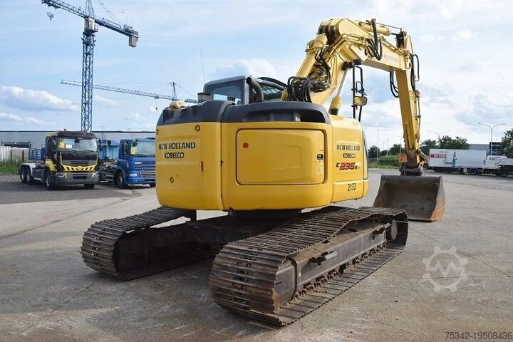 Rupsgraafmachine New Holland Kobelco E235B SR-LCT