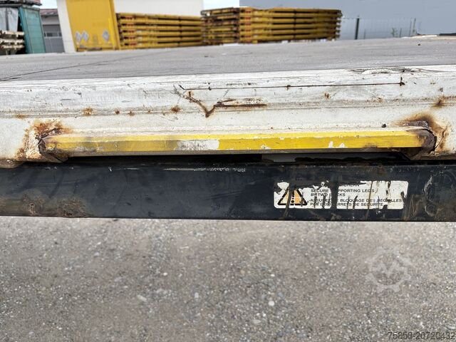 打开交换机构 Krone Plattform 7,82m mit Steckrungen mittig