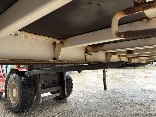 打开交换机构 Krone Plattform 7,82m mit Steckrungen mittig