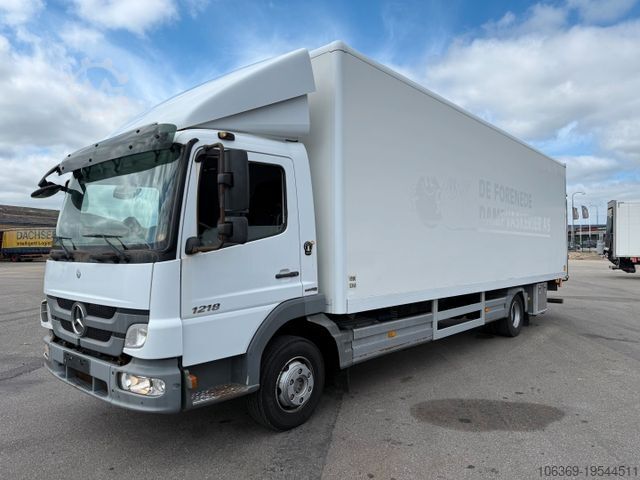 Camión caja MERCEDES-BENZ Atego 1218 4x2 Euro 5 8,0 m. koffer