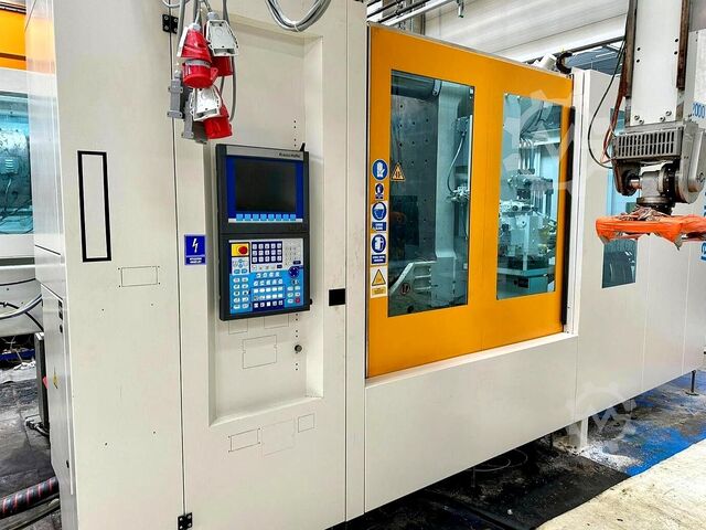מכונת הזרקת פלסטיק KraussMaffei KM 850-12000 MX