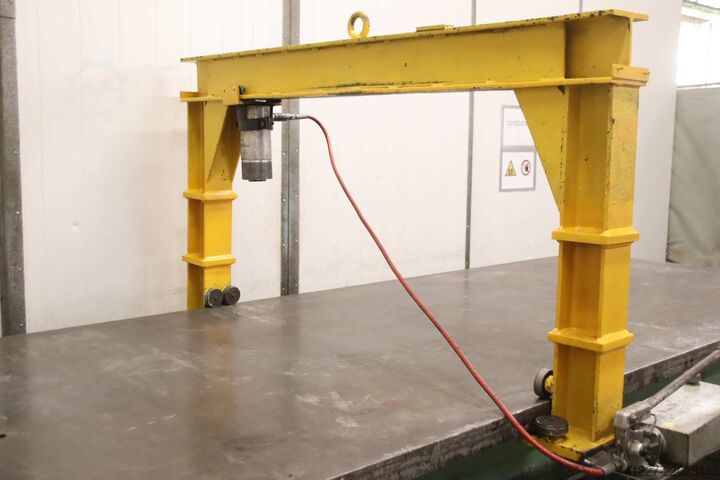 Tvirtinimo plokštė su tiesinimo presu unbekannt 1510/4025/H900 mm