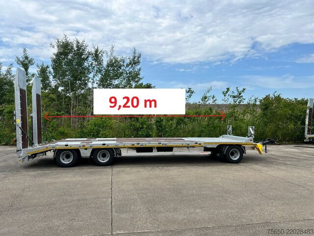 Reboque com plataforma rebaixada Möslein T 3-9,20 F  3 Achs Tieflader mit gerader Ladefläche 9 m, Neufahrzeug