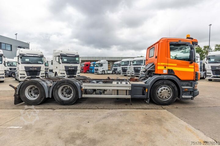 Sasis dengan kabin SCANIA SCANIA 124G420-6x4