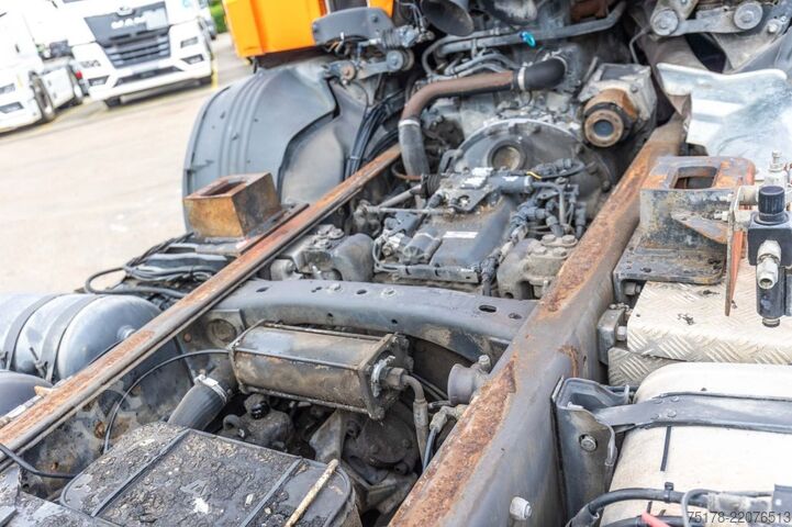 Sasis dengan kabin SCANIA SCANIA 124G420-6x4