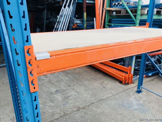 Pallet racking system with Chipboard 