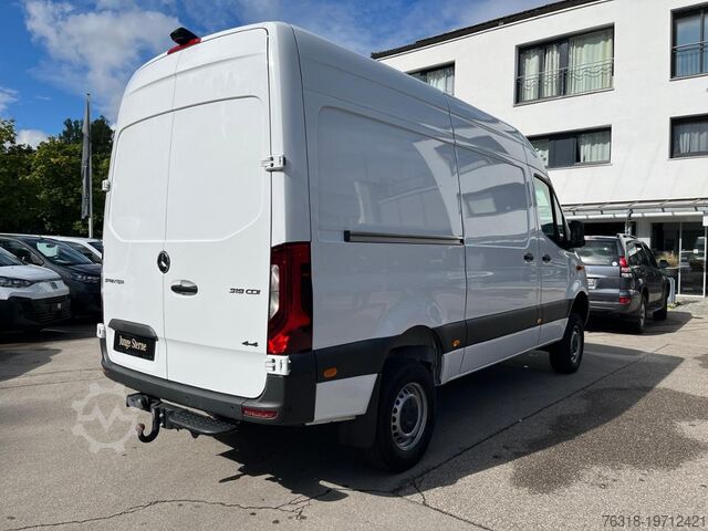 Bestelwagen Mercedes-Benz Sprinter 319 CDI 4X4 KA 4x4 Kasten LED 9Gtr AHK RfKam Navi