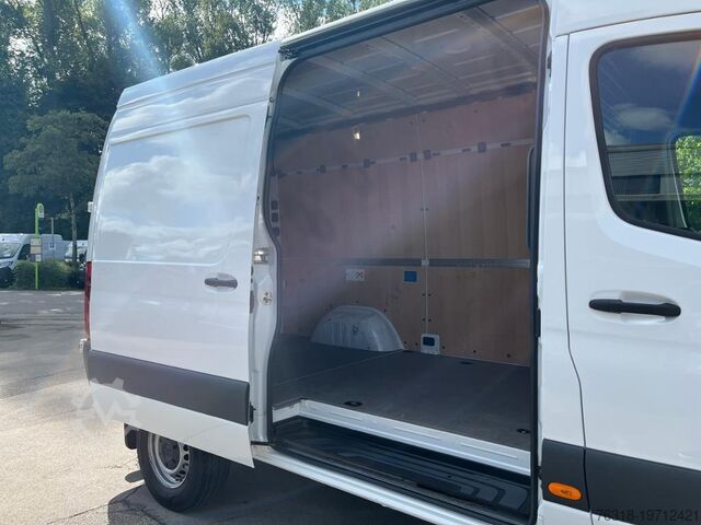 Panelová dodávka Mercedes-Benz Sprinter 319 CDI 4X4 KA 4x4 Kasten LED 9Gtr AHK RfKam Navi