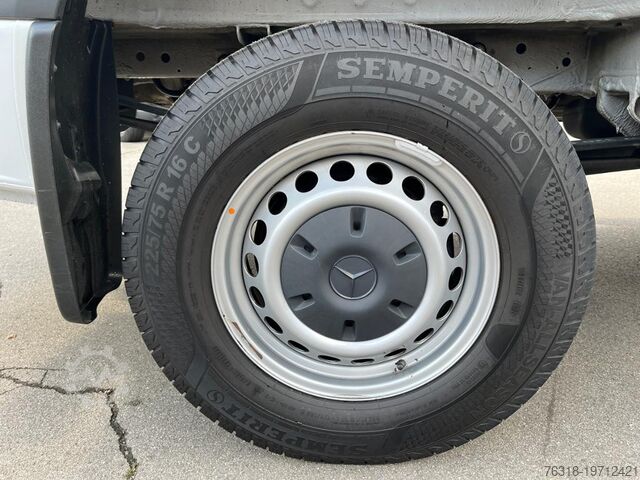 Bestelwagen Mercedes-Benz Sprinter 319 CDI 4X4 KA 4x4 Kasten LED 9Gtr AHK RfKam Navi