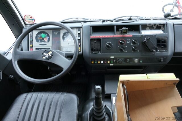 Camião com carroçaria personalizada man 10.224 DoKa LHF 16/12 4x4 Wassertank 850l