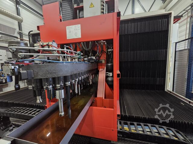 Centro de maquinagem universal Matec 30HV