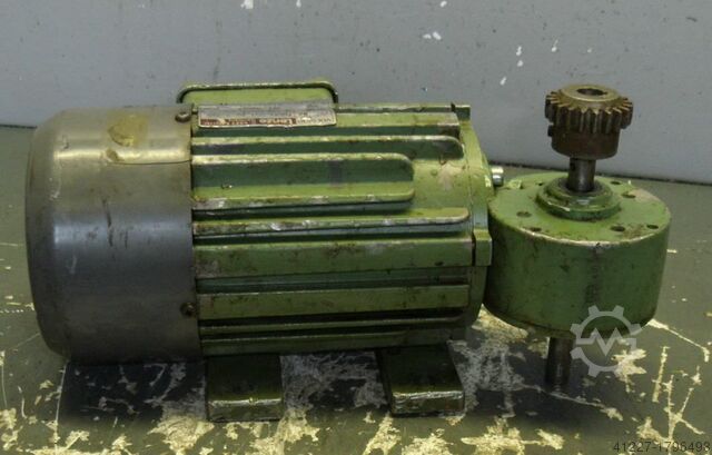 Getriebemotor 0,1 kW 150 U/min Lenze 43.551.30.3.3.5