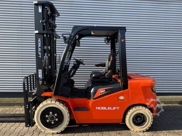 Empilhador eléctrico de 4 rodas Noblelift CPD30-AF1S