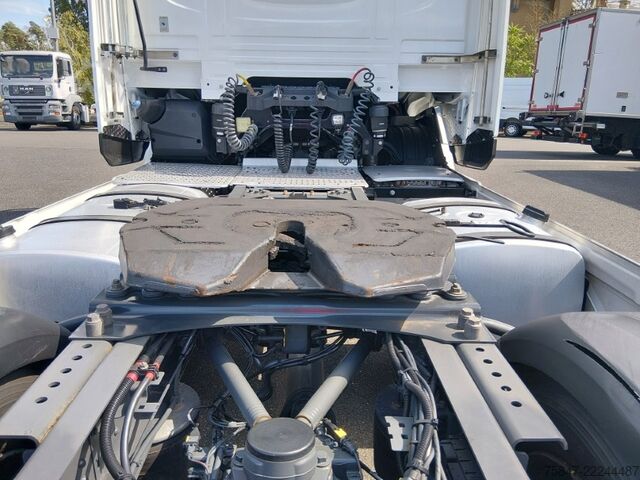 стандартен влекач DAF XG+ 530 FT Intarder Standklima ACC