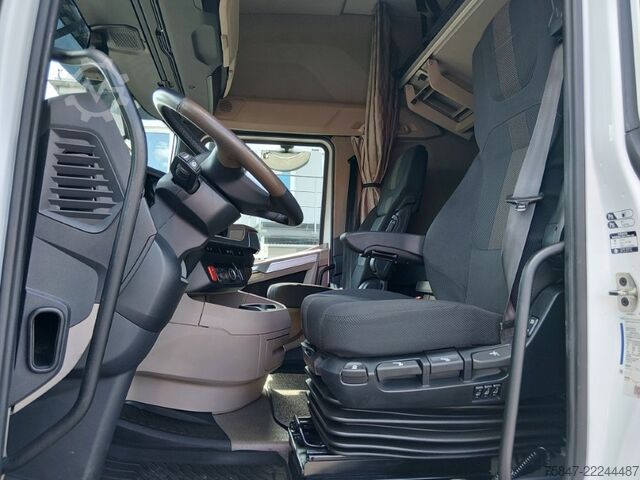 стандартен влекач DAF XG+ 530 FT Intarder Standklima ACC