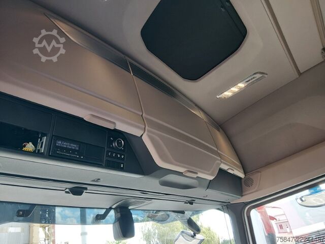 стандартен влекач DAF XG+ 530 FT Intarder Standklima ACC