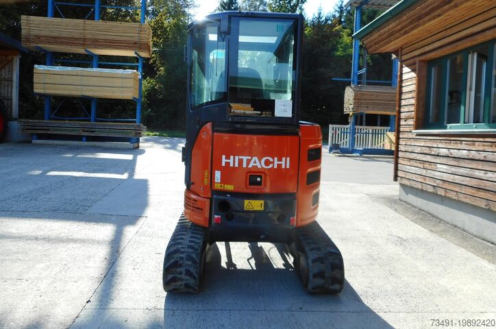 Mini bager Hitachi ZX26U mit POWERTILT