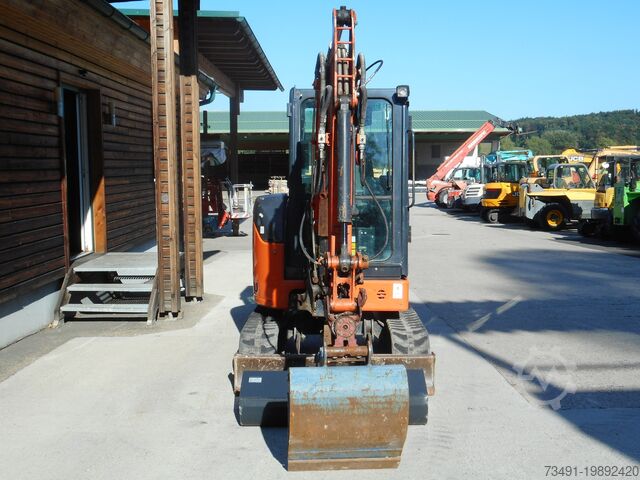 Mini bager Hitachi ZX26U mit POWERTILT