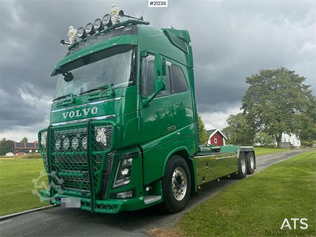 Система за рамо с кука Volvo FH16 6x2 Hook truck w/ crane hydraulics and articu