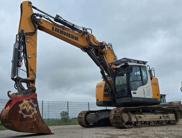Chain excavator LIEBHERR R926 Compact