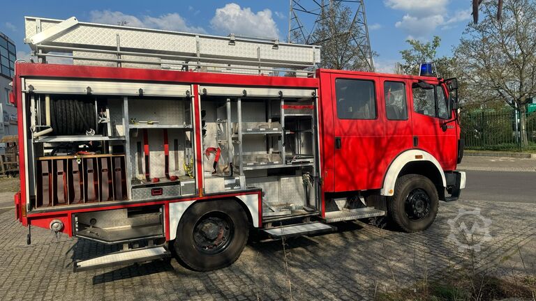Slökkviliðsbíll Mercedes-Benz 1222