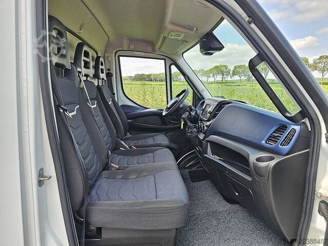 Bakwagen IVECO DAILY 35S14       Bakwagen Laadklep!