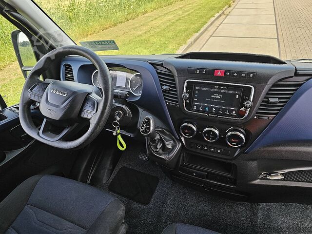 Bakwagen IVECO DAILY 35S14       Bakwagen Laadklep!