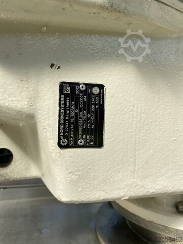 1.000 Litre paslanmaz çelik dikey ceketsiz karıştırma tankı. NETZSCH 1000 Litre