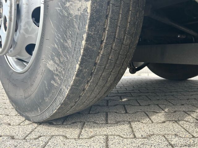 Tovornjak s kavljem za kontejnerje MERCEDES-BENZ Actors 3241 / 8x2-6 / Atlas 165 + Funk / VDL