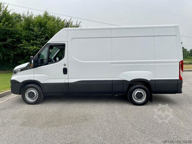 شاحنة ذات سقف مرتفع IVECO DAILY 35C16 HI-MATIC