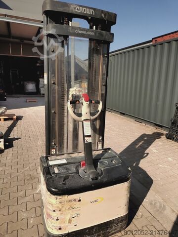 Transpalette électrique à levée basse Crown 2300 Series