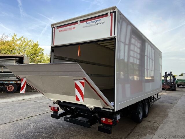 Reboque baú Möslein TK0105D-L Weiß  Tandem Koffer, Ladebordwand 1,5 t + DurchladbarNeufahrzeug --