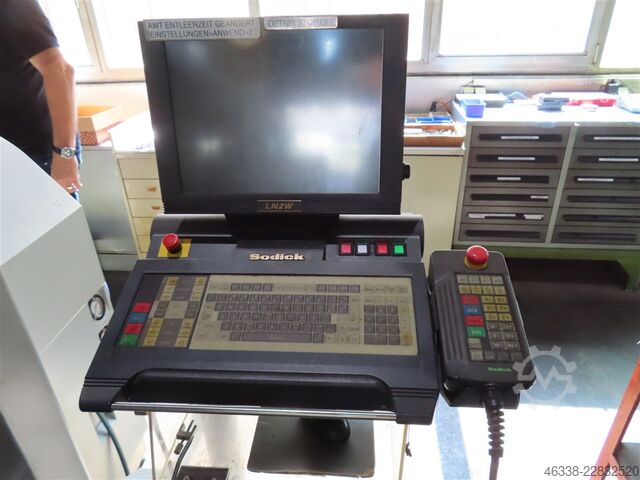Máquina de erosión por hilo Sodick AG600L