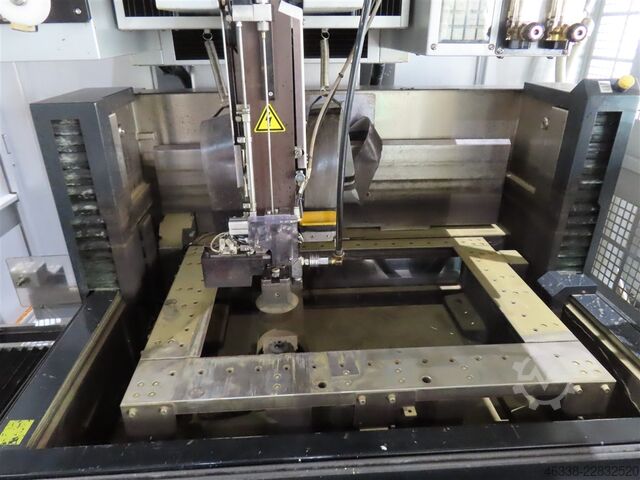 Máquina de erosión por hilo Sodick AG600L