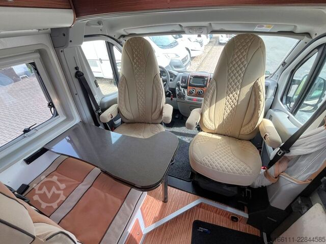 Camper van ADRIA Twin Active - Festbett - Klima - Solar - Markise