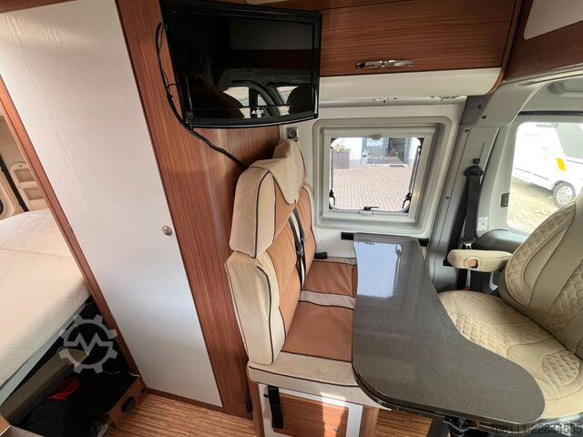 Camper van ADRIA Twin Active - Festbett - Klima - Solar - Markise