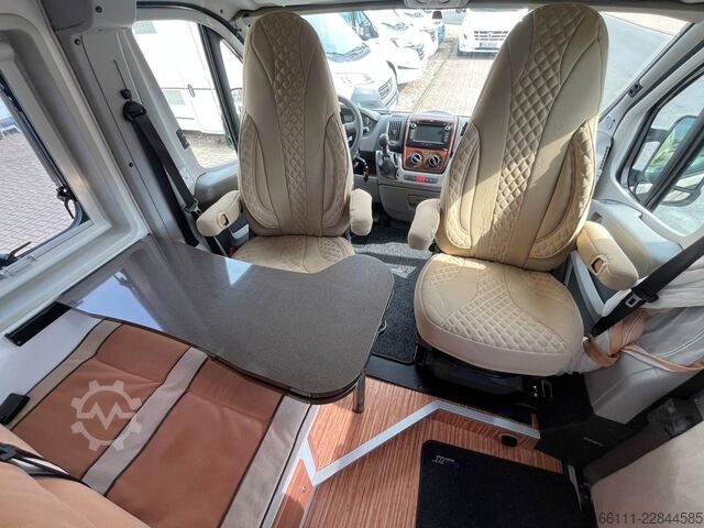 Camper van ADRIA Twin Active - Festbett - Klima - Solar - Markise