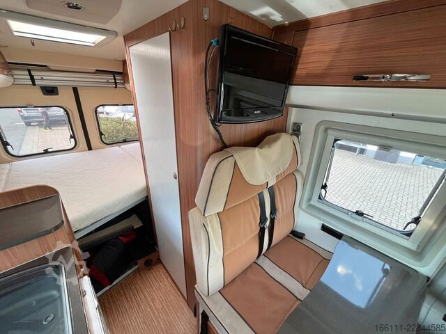 Camper van ADRIA Twin Active - Festbett - Klima - Solar - Markise