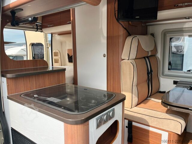 Camper van ADRIA Twin Active - Festbett - Klima - Solar - Markise