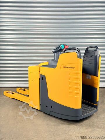 Người lái xe tải pallet Jungheinrich ERE 225 - Service Neu - Batterie 90% - Garantie
