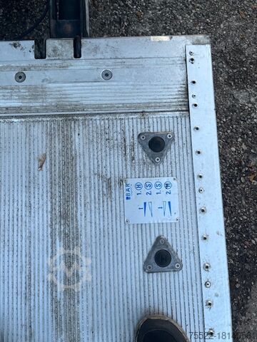 Transporter mit Koffer MAN TGE Kofferaufbau und Ladebordwand -Klima